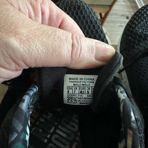 Men’s Reeboks - Picture 3 of 6
